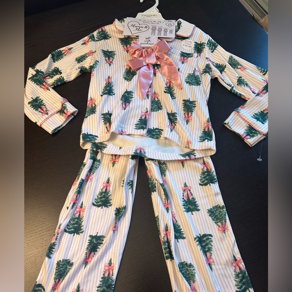 Girls Size 5/6 or 7/8 Tahari Tree with Pink Bow Mommy and Me Pajama Set